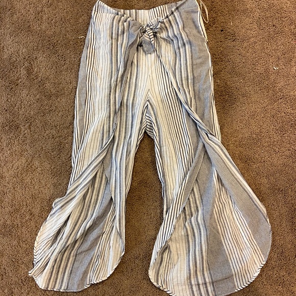 Wrap pants with build in shorts - Picture 3 of 3